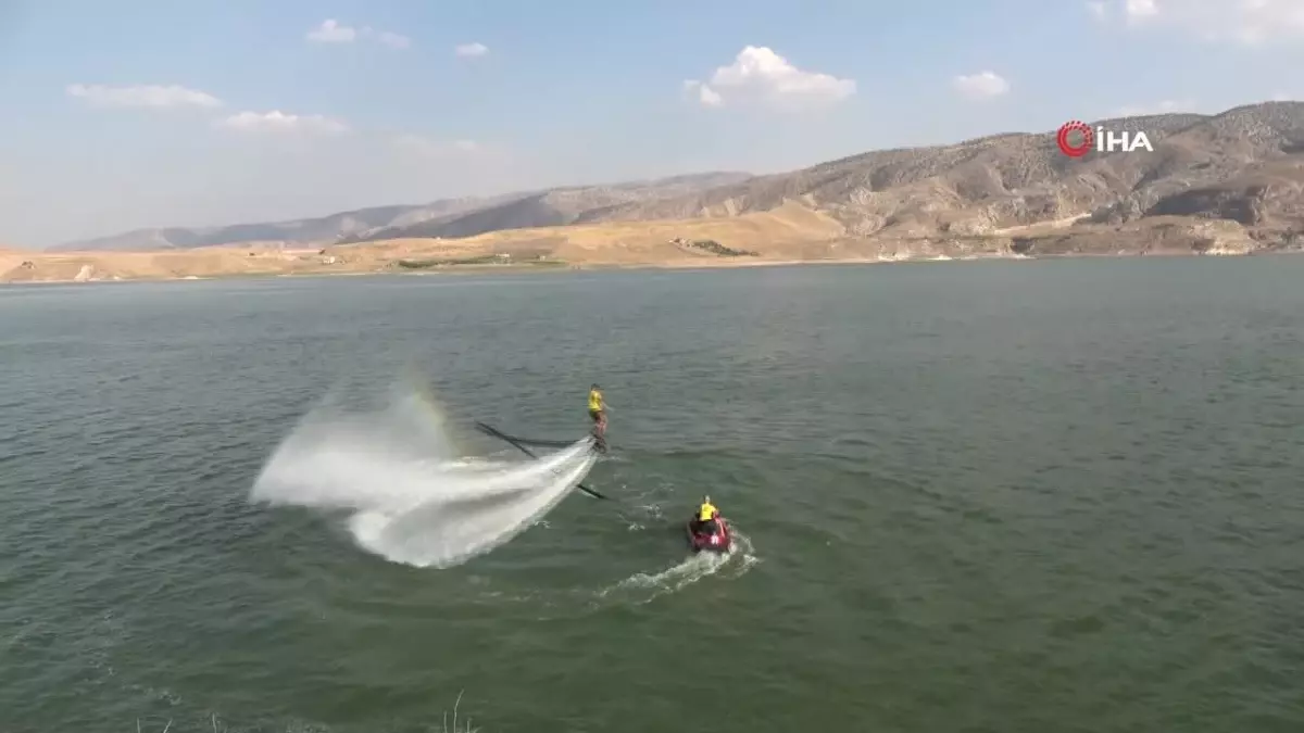 Denizi olmayan Batman’da flyboard gösterisi yoğun ilgi gördü