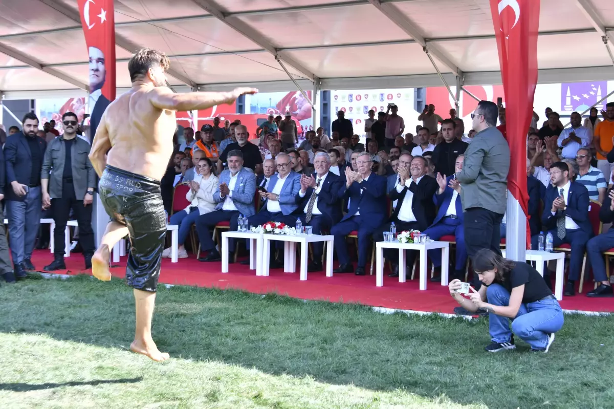 Dervişoğlu, Yağlı Güreşleri İzledi