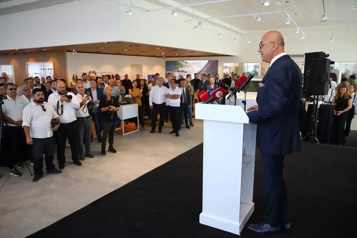 Sadır Caparov’dan Selçuk Bayraktar’a Ödül