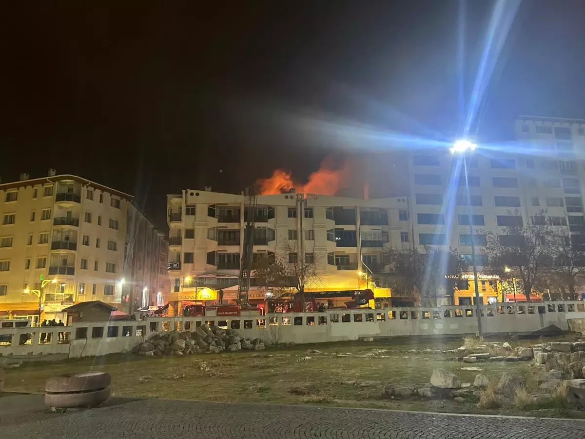 Sivas’ta Çatıda Çıkan Yangın Söndürüldü