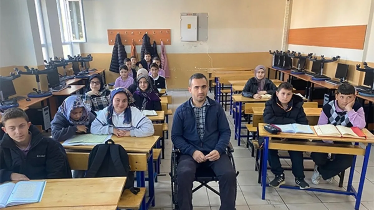 Van depreminde bacaklarını kaybeden öğretmenin meslek aşkı: ‘Yeniden doğdum, bu kez sadece bacaklarım yoktu’